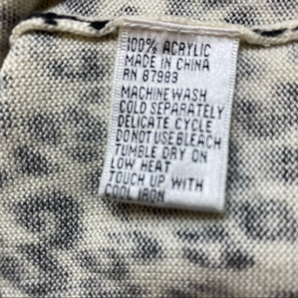 NICOLE SIMONE SIGNATURE COLLECTION Animal Print Sweater Size Large - Picture 9 of 9